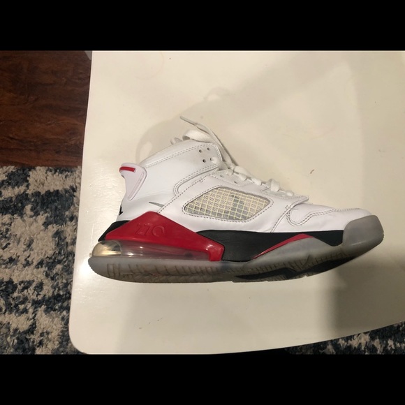 Nike Air Jordan Mara 270 Fire Red - Picture 2 of 3